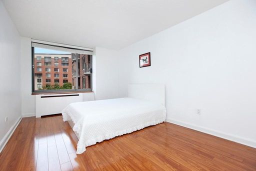 Image 1 of 11 for 2 South End Avenue #5V in Manhattan, NEW YORK, NY, 10280