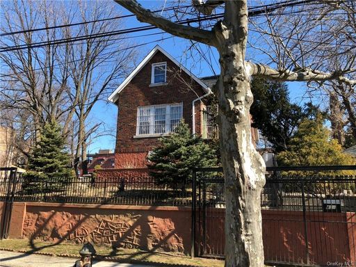 Image 1 of 14 for 452 Howe Avenue in Bronx, NY, 10473