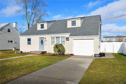 Image 1 of 18 for 3425 2nd Street in Long Island, Oceanside, NY, 11572
