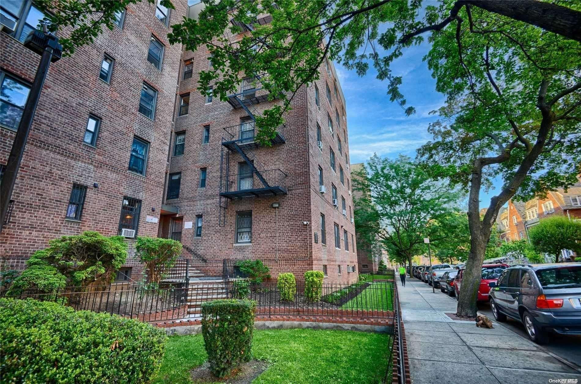 37-50 87th Street St #5F in Queens, Jackson Heights, NY 11372