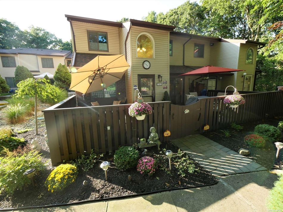 Image 1 of 36 for 340 Woodland Court #340 in Long Island, Coram, NY, 11727