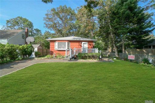 Image 1 of 21 for 720 Chester Rd in Long Island, Sayville, NY, 11782