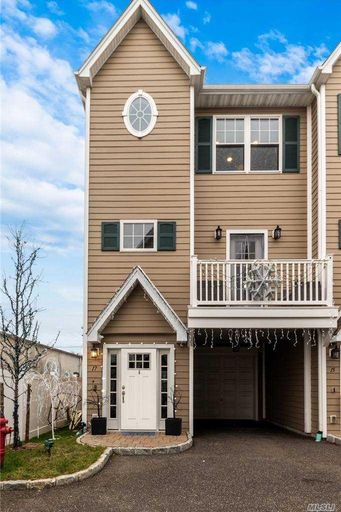 Image 1 of 15 for 17 Hearthstone Ct in Long Island, Farmingdale, NY, 11735