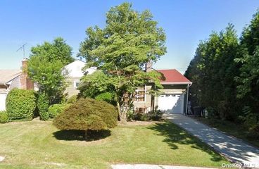 Image 1 of 25 for 42 Eastwood Lane in Long Island, Valley Stream, NY, 11581