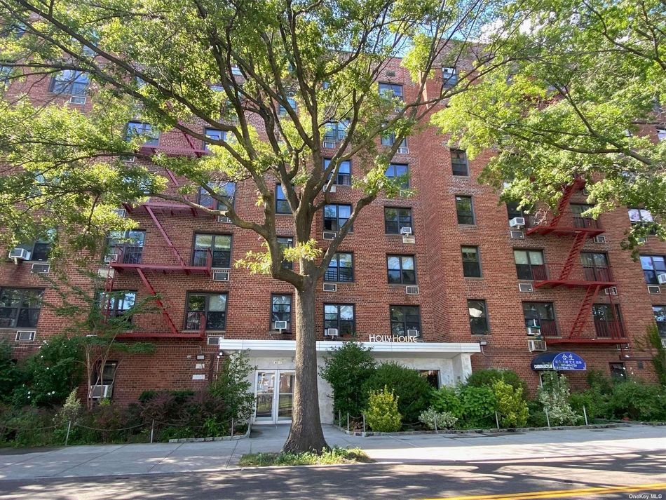 Image 1 of 14 for 140-15 Holly Avenue #6P in Queens, Flushing, NY, 11355