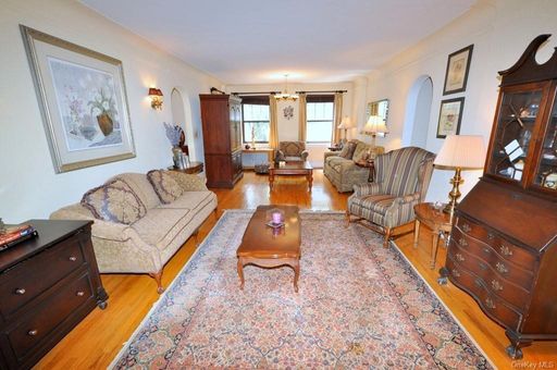 Image 1 of 36 for 209 Garth Road #2A in Westchester, Scarsdale, NY, 10583
