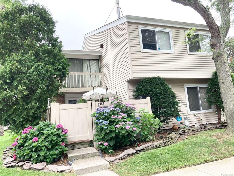 Image 1 of 11 for 215 Springmeadow Drive #B in Long Island, Holbrook, NY, 11741