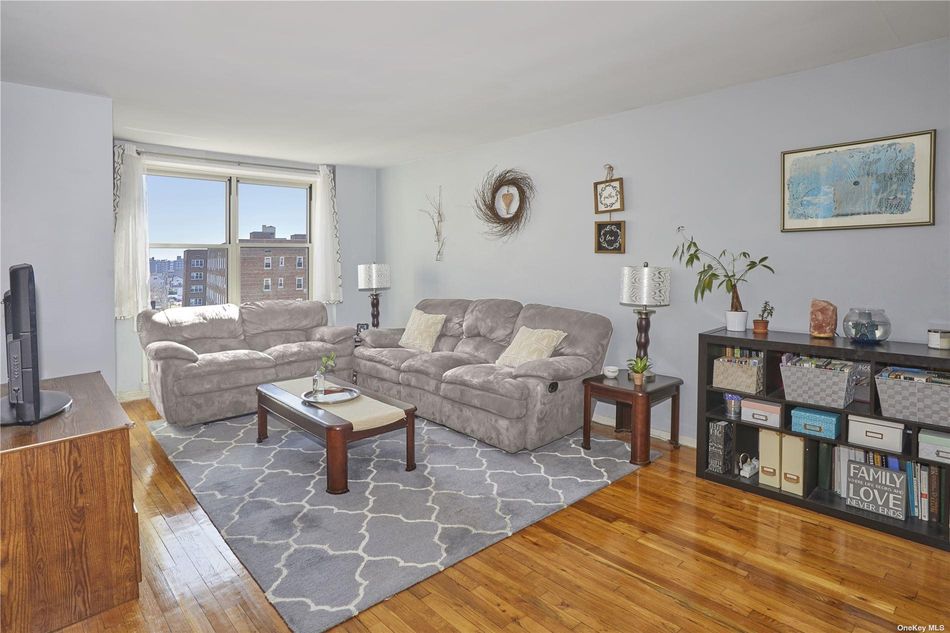 Image 1 of 11 for 410 E Broadway #7S in Long Island, Long Beach, NY, 11561