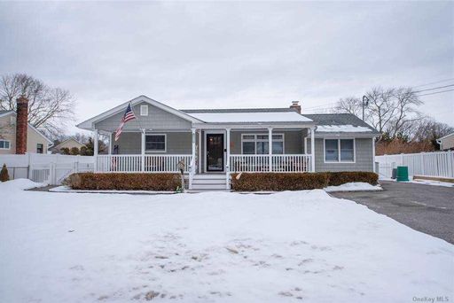 Image 1 of 23 for 119 Brook Street in Long Island, W. Sayville, NY, 11796