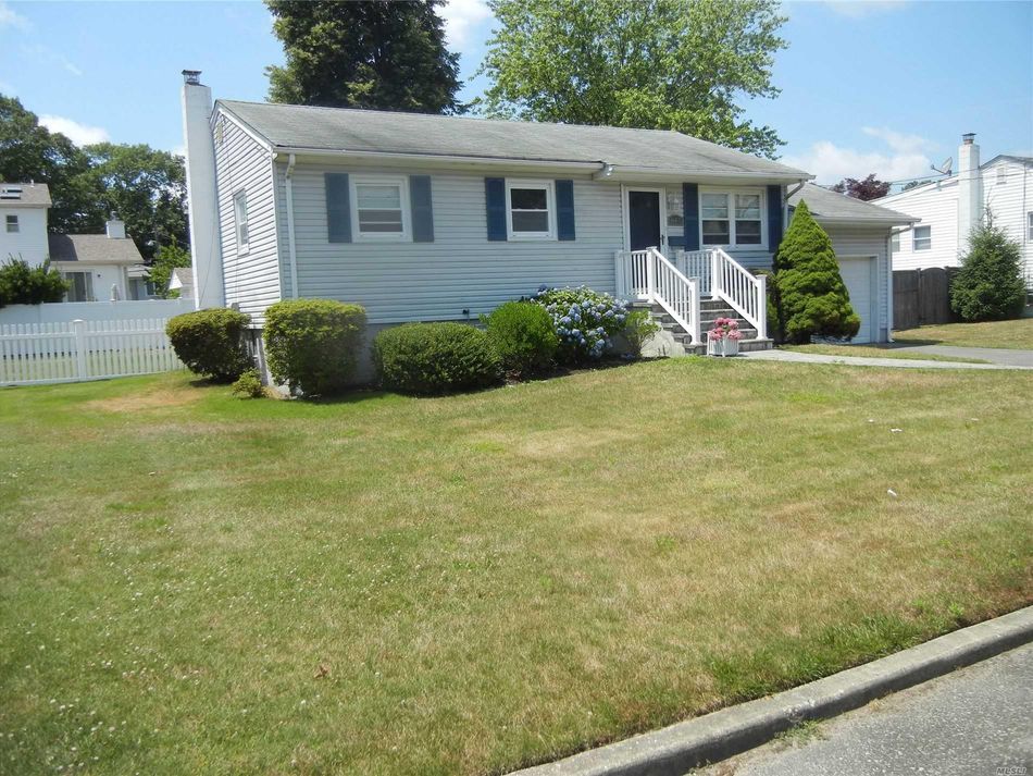 Image 1 of 19 for 647 Myrtle Ave in Long Island, West Islip, NY, 11795
