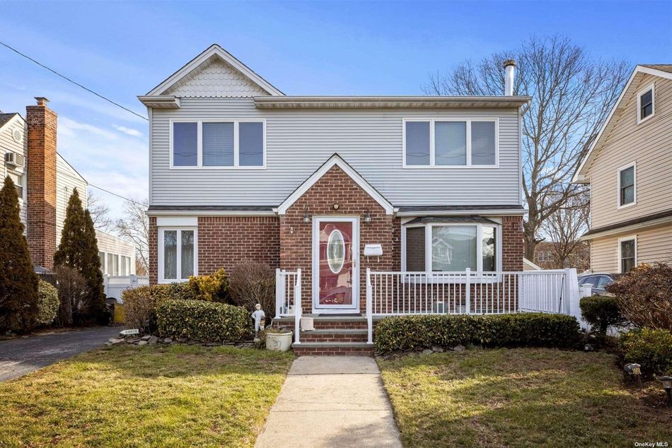 Image 1 of 28 for 20 Avalon Road in Long Island, Hewlett, NY, 11557