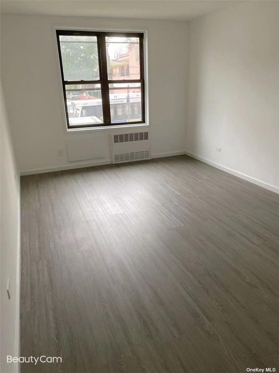 140-15 Holly Avenue #1D in Queens, Flushing, NY 11355