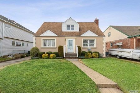 Image 1 of 16 for 155 S Whitehall Road Rd in Long Island, Garden City S., NY, 11530