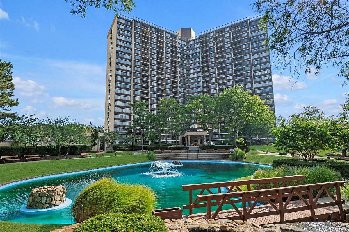 Image 1 of 17 for 1 Bay Club Drive #8J in Queens, Bayside, NY, 11360