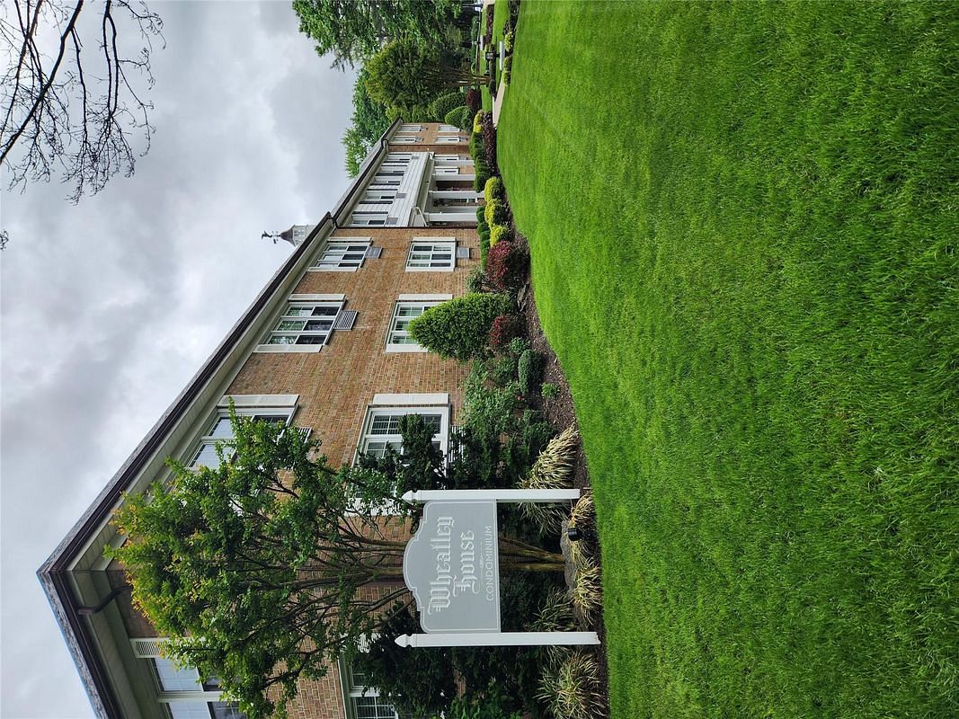 Image 1 of 13 for 1 Bengeyfield Drive #2G in Long Island, E. Williston, NY, 11596