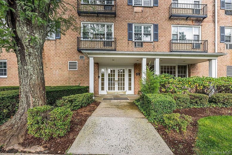 1 Consulate Drive #2H
