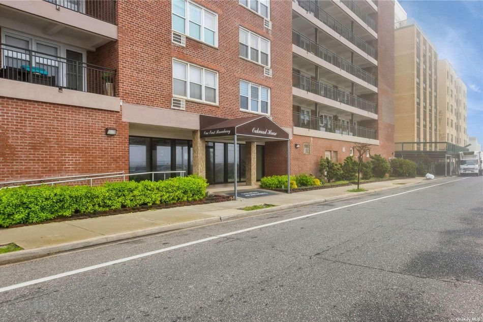 Image 1 of 15 for 1 E Broadway Ave #4D in Long Island, Long Beach, NY, 11561