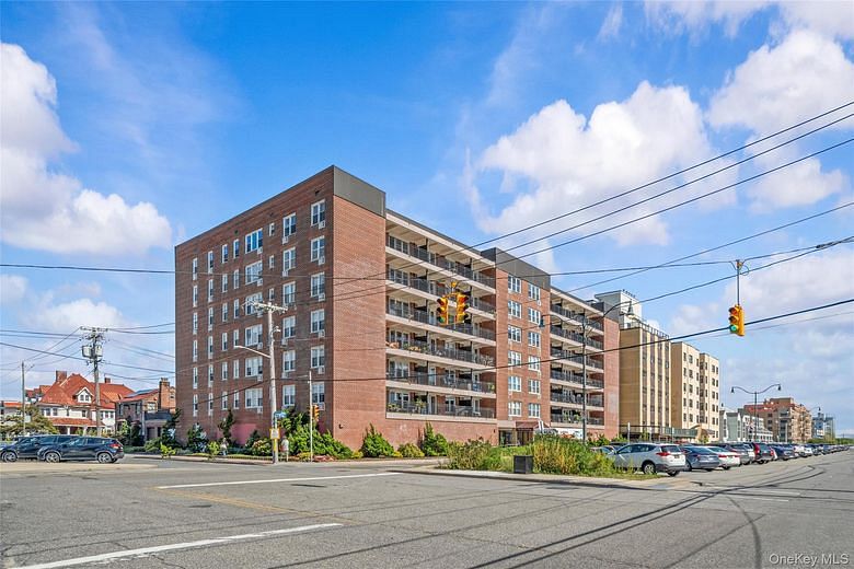 1 E Broadway Ave #7O