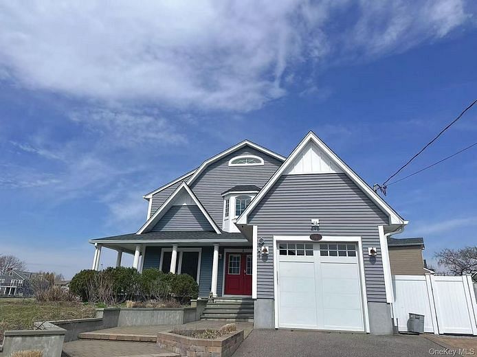 1 E Lincoln Avenue