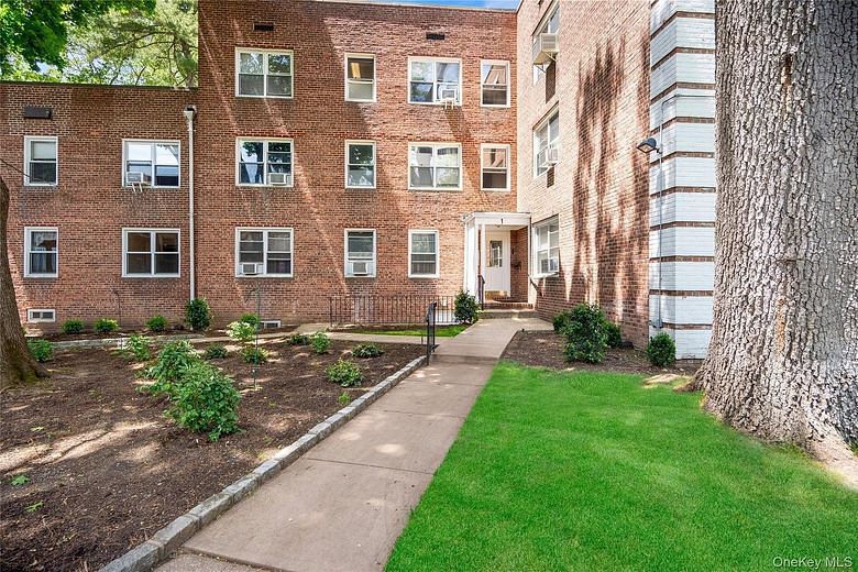 1 Edwards Street #2D