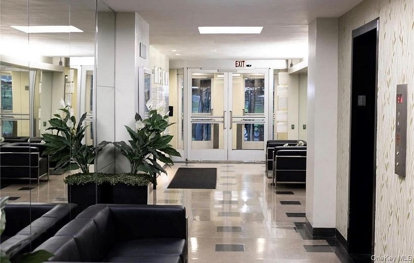 1 Fordham Hill Oval #4A