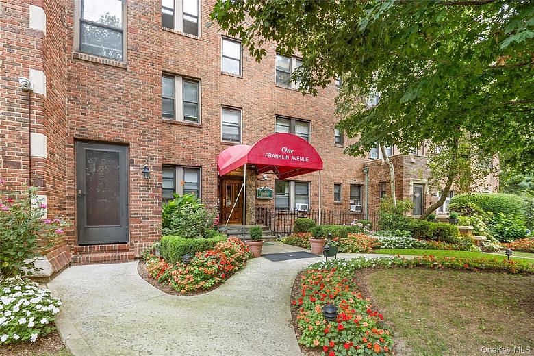 1 Franklin Avenue #6A