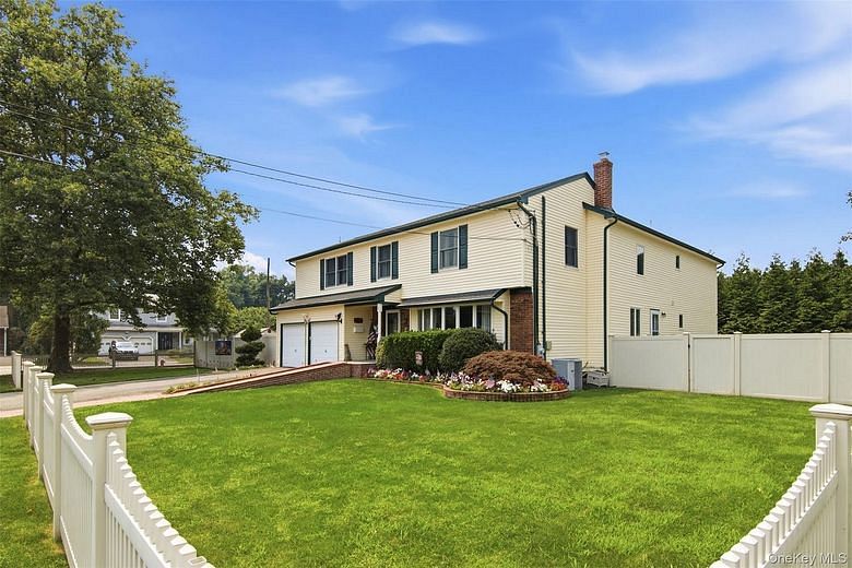 1 Geoffrey Avenue
