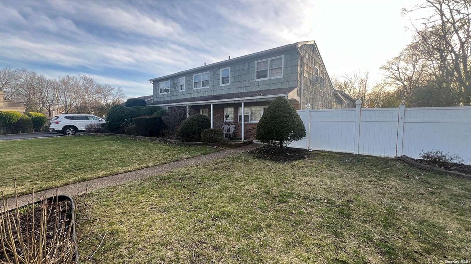 Image 1 of 7 for 1 Greentree Circle in Long Island, Westbury, NY, 11590