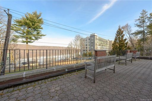 Image 1 of 32 for 1 Hawely Terrace #2K in Westchester, Yonkers, NY, 10701