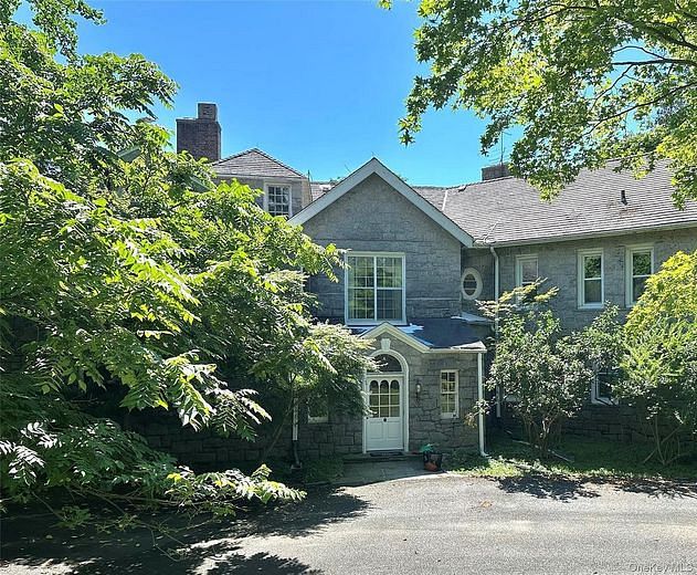 1 Heritage Hill Road