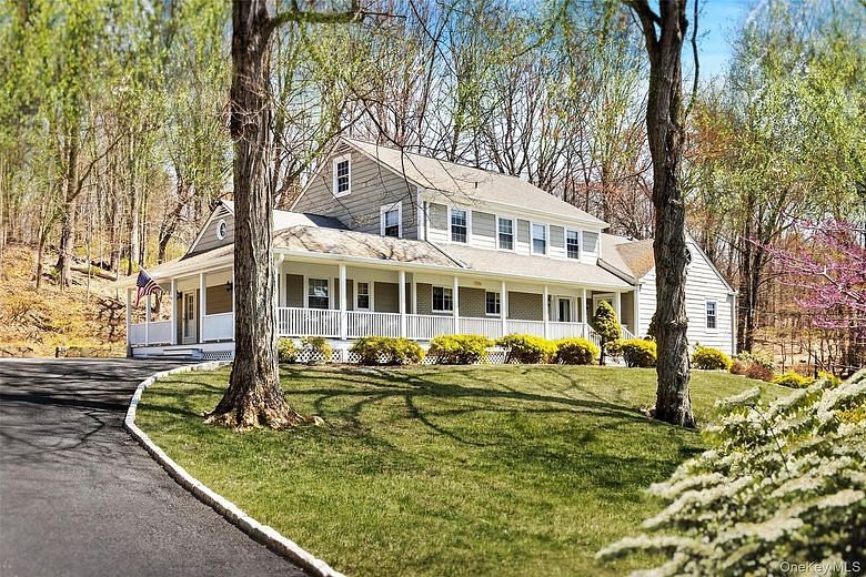 1 Hitching Post Lane