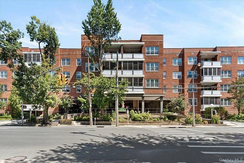 1 Kensington Gate #112