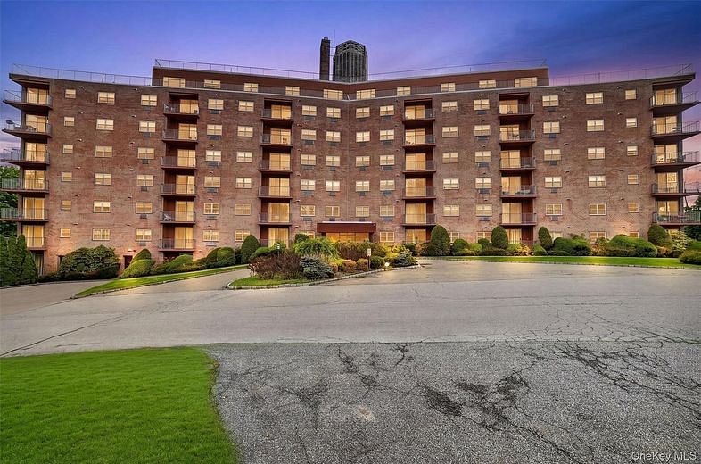1 Lakeview Drive #2N