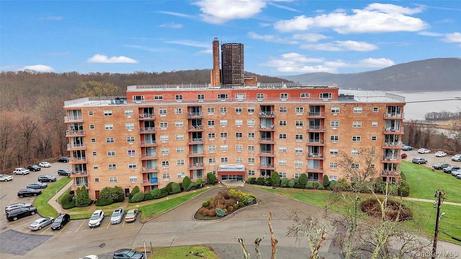 1 Lakeview Drive #6S