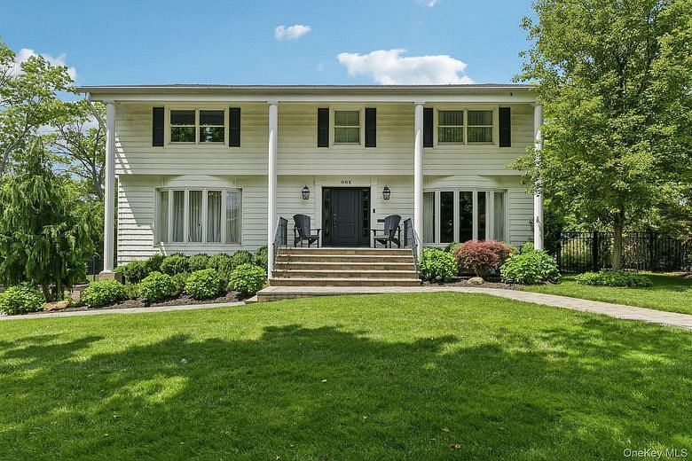 1 Lakeville Court