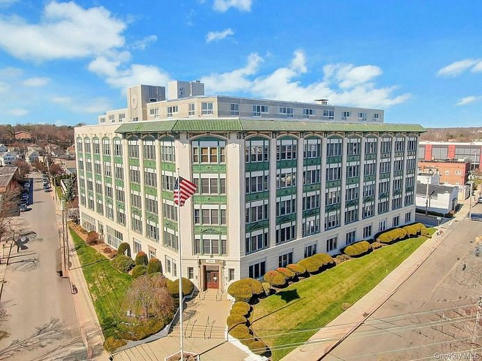 1 Landmark Square #621