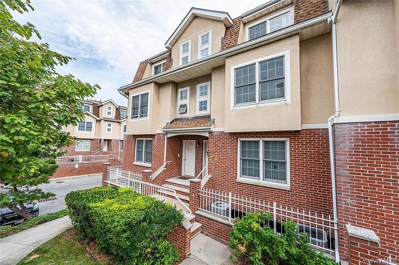 1 Patricia Lane #209