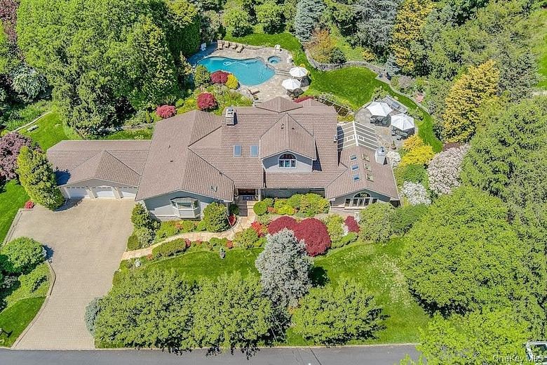 1 Rock Hill Lane