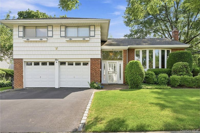 1 S Oaks Boulevard