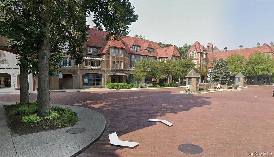 1 Station Square #411