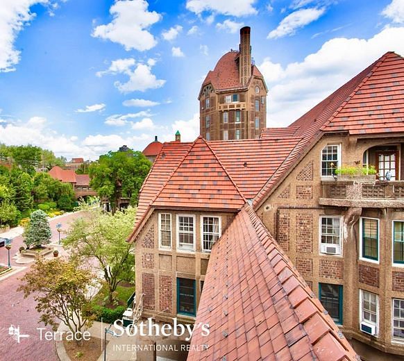 1 Station Square #702