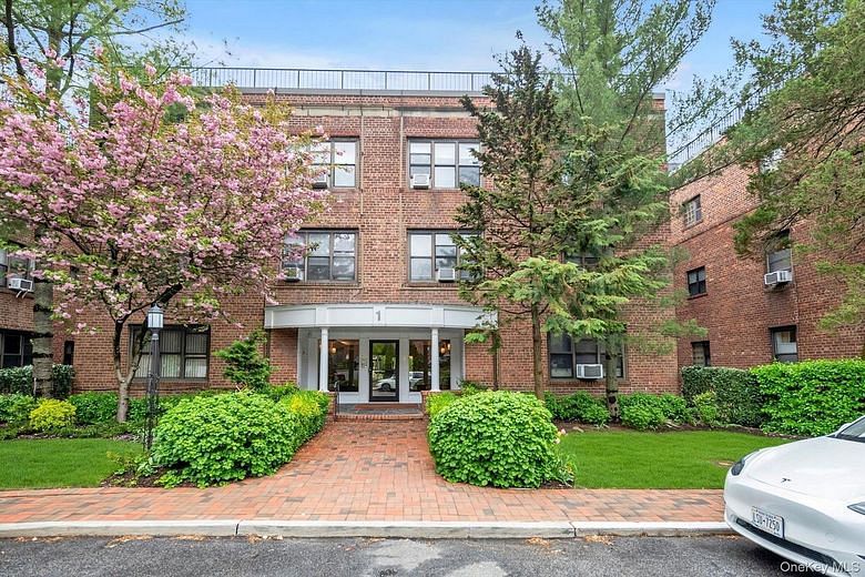 1 Town House Place #2E