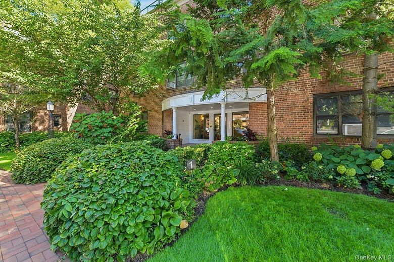 1 Town House Place #2L