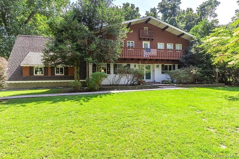 1 Valleywood Court W