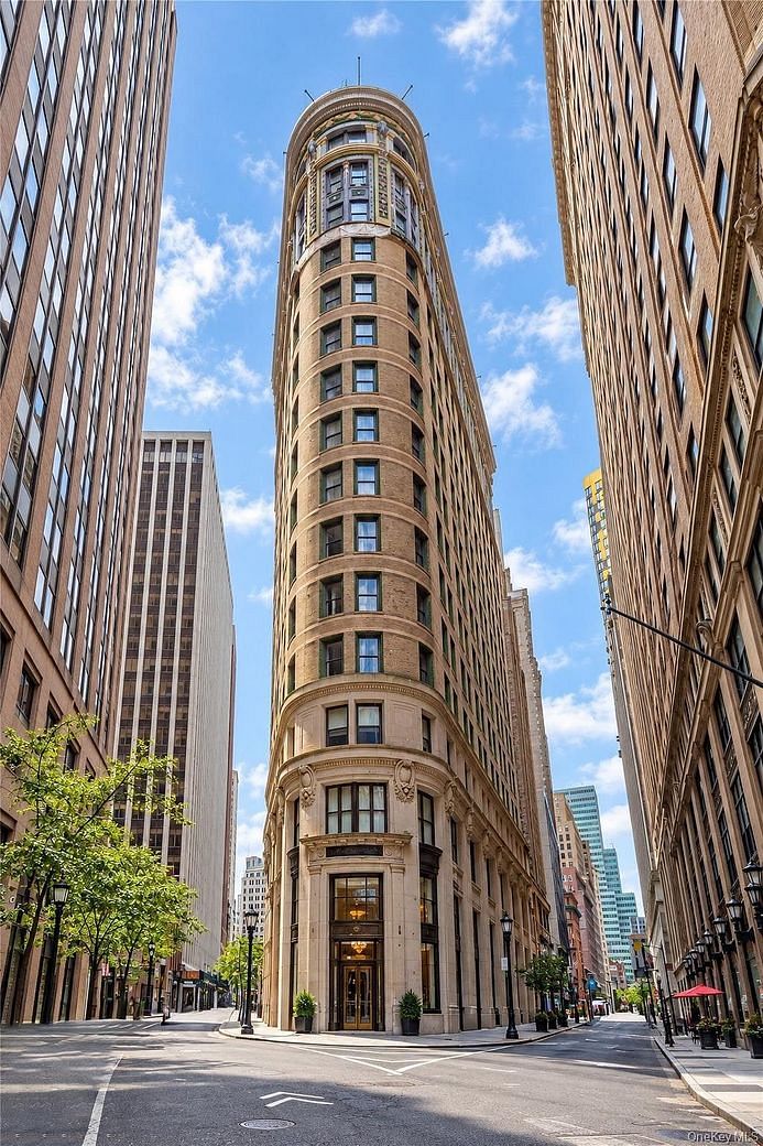 1 Wall Street Court #605