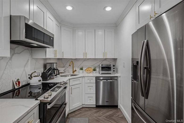 10-10 166th Street #4A