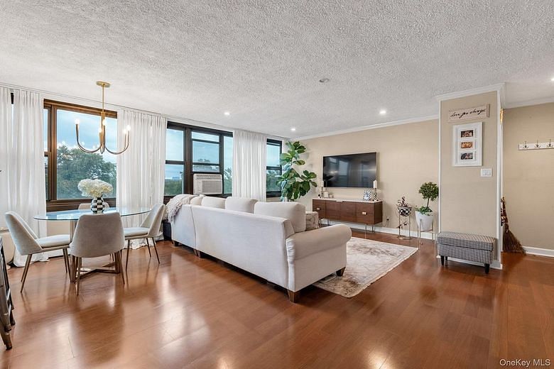 10-24 166 St. Street #7C