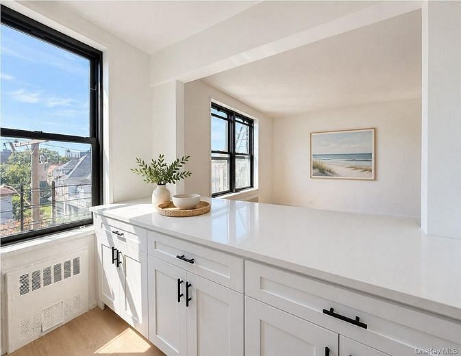 10-40 Neilson Street #3N