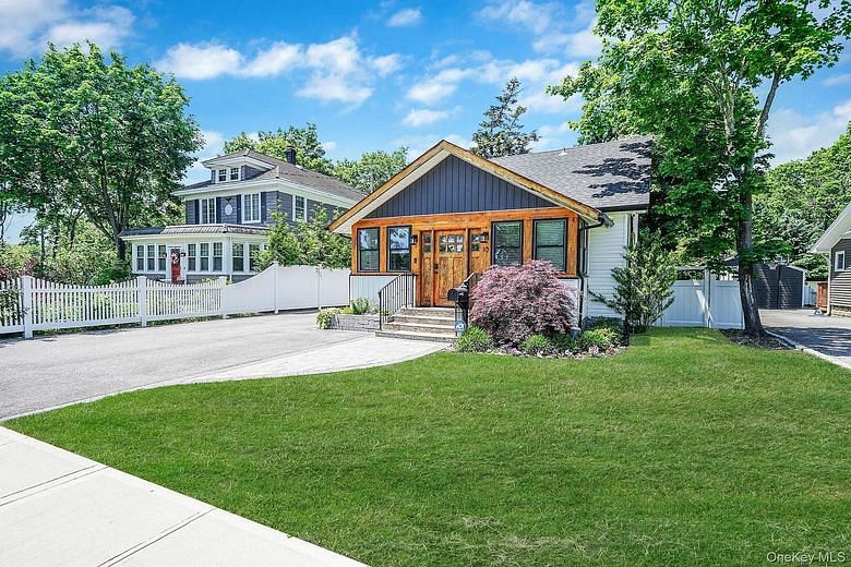 10 Bayview Avenue