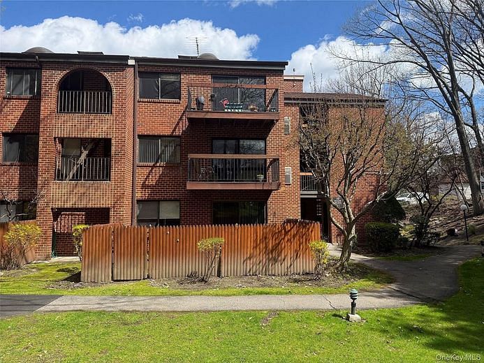 10 Bronxville Glen Drive #1